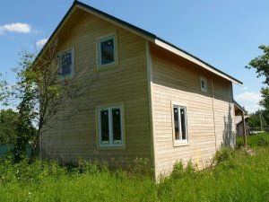Продаю земельный участок 10 соток в Озерском районе Подмосковья в селе Сенницы-2 с деревянным домом и гаражом