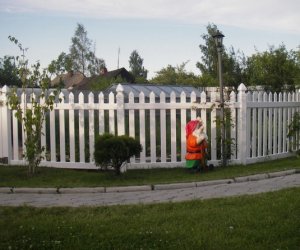 Пластиковый забор-штакетник из серии «Прямой»